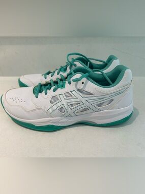 ASICS women’s size 9 court shoes